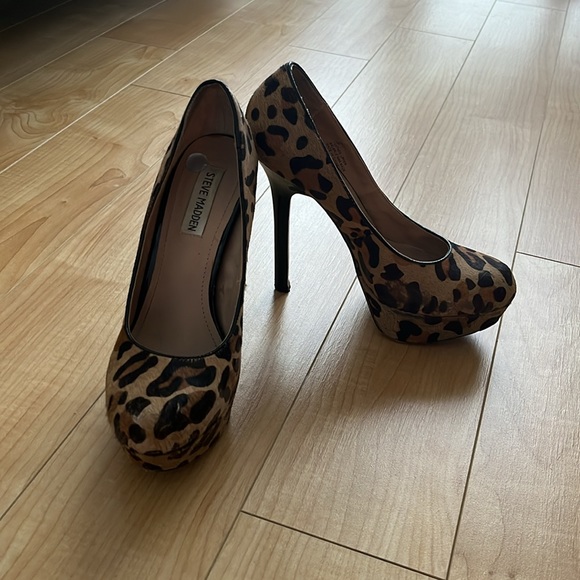 Steve Madden- cheetah print FUR heels Size 8 - Picture 2 of 5